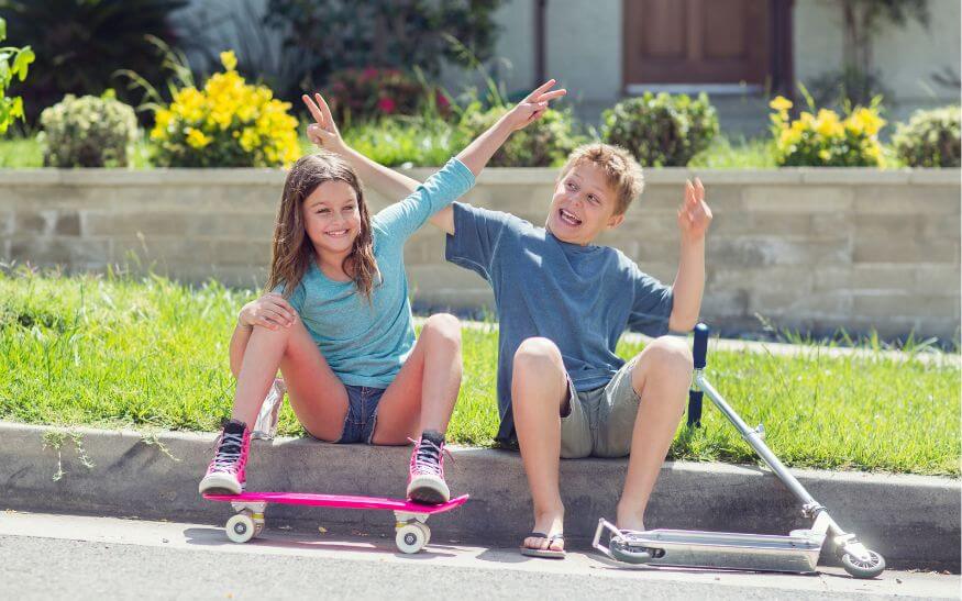 Hulajnoga czy deskorolka dla dziecka na start?